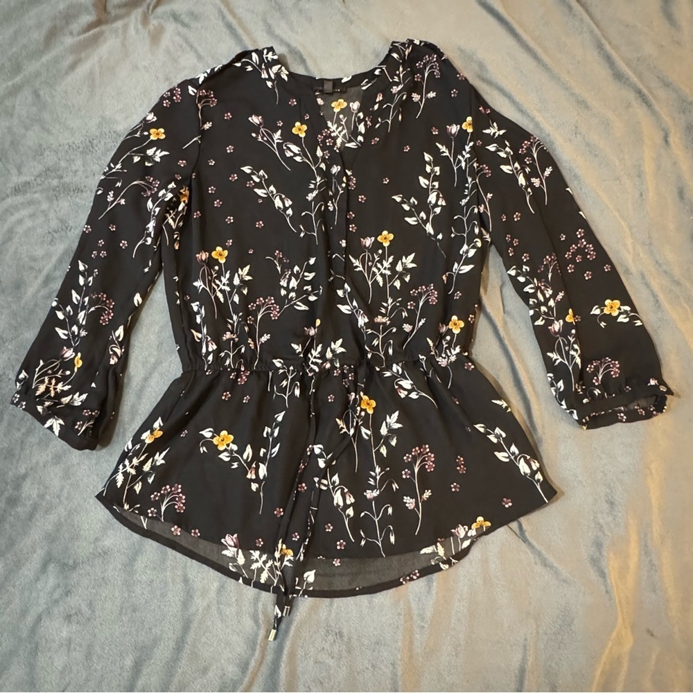 Dynamite Black Floral Blouse

#1172